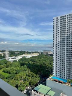 Coast Residences Near MOA and NAIA Luxury Bay View with Pool - 2