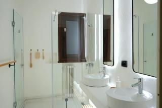 Spacious 3BR, 2BT with 5 balconies - 3