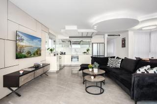 Yarkon Sea-front Escape with Parking - 6