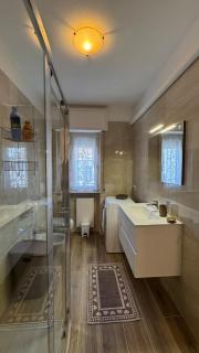 Emilia Tre camera in appartamento bagno privato - 2