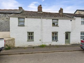 Cosy Cornish Cottage with Firepit & Parking - 9