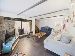 Cosy Cornish Cottage with Firepit & Parking - 3