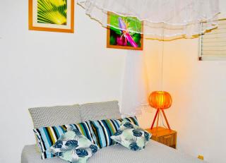 Cottage with private garden and pool - 3