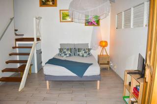 Cottage with private garden and pool - 2