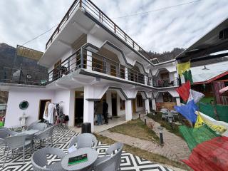 THE TRIPPY hills - 3