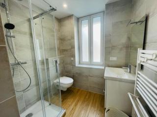 Suite Cinéma - Smart TV - Queen Size - WIFI - Gare 8 min - 7