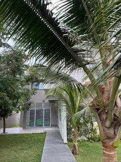 Maison entière avec jardin tropical - Yenne Tode - 0