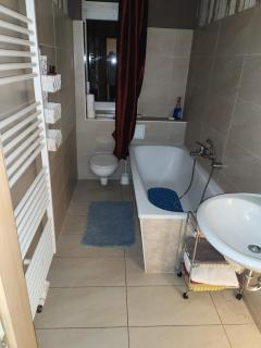 HBS TOP- PREIS, 2 Zimmer SD FeWo, 2x Doppelbett, 1 Einzelbett möglich 54 qm, große Küche Bad WC Einfach und gut VB-Preis - 9