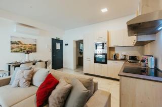 Sea Side Luxurious 2 BDR Apartment - 0