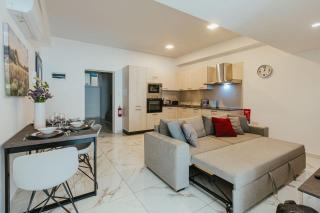 Sea Side Luxurious 2 BDR Apartment - 6