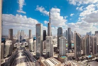 Paramount Tower Hotel and Residences with Infinity Sky Pool - 9