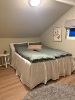 Iconic City skyline Views by Arctic Cathedral, 5BR Home - 5