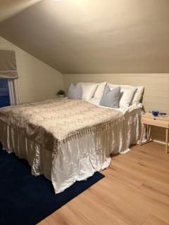 Iconic City skyline Views by Arctic Cathedral, 5BR Home - 7