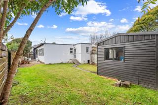 Holiday House in Central North Shore Auckland - 1