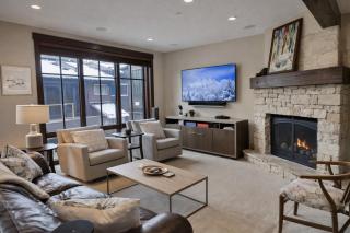 Ski Ya Soon at Silver Star! condo - 0