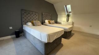 4-Bedroom Home, Central Milton Keynes, Parking - 2