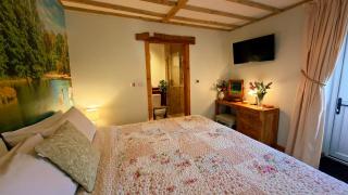 Wesley House Holidays - Choice of 2 Quirky Cottages in 4 private acres - 2