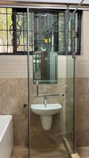 Bigsign Executive Suit - 6