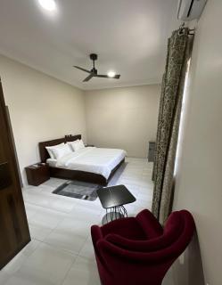 Bigsign Executive Suit - 4