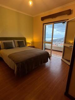 Panoramic Funchal View - 3BR Two-Storey Home - 3