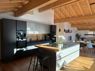 New loft apartment with mountain views - 9