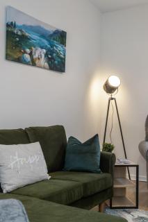 Belfast Modern 3 Bedroom House - 2