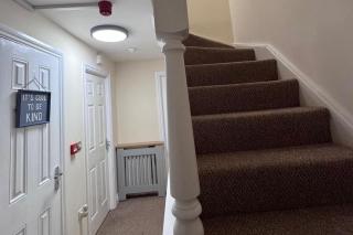 Sleeps8-FamilyFriendly-FreeParking-30MinToHeathrow - 6