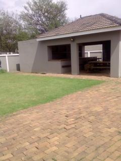 Ekhaya Airport Lodge - 7