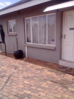 Ekhaya Airport Lodge - 2