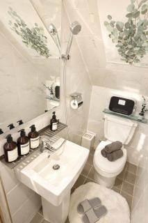 STAY H # Prime Location # 1 Stop to Seongsu # Lines 2,5 #Hongdae# Myeongdong# KSPO #DDP - 3