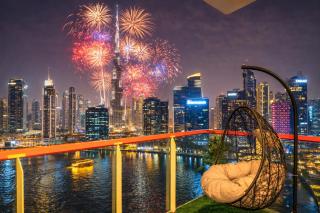 Stunning Burj Khalifa & Lake View 2BR with GYM and Pool - 0