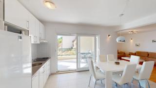 Apartments Andrea - Beachfront & Sea-view Terrace - 4