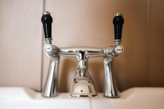 Historic Brontë Cottage Log Burner & Roll-Top Bath - 7