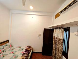 Shri Krishna Home Stay - 6