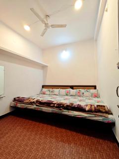 Shri Krishna Home Stay - 7