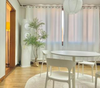 감성독채 최대8인 가족숙소 깔끔한 호텔침구 안락한 거실형 - 2