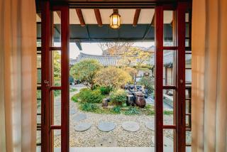 Jeonju Hanok Village Beautiful Garden House - 5