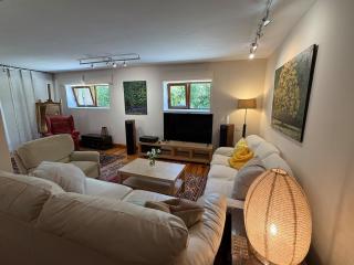 Spacious, independent apartment - 0