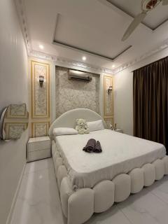 DHA Lahore full house Near airport and Raya golf - 4