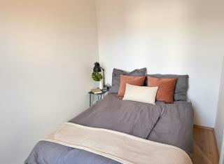 Modern Industrial Loft at Westbahnhof - Smart Beamer, Netflix & Long Stay Ready - 0