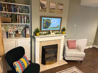 2 Bed Terrace Cottage with Cathedral Views - 1