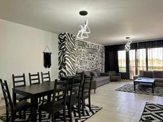 3BR Chalet At Ein Bay Steps To The Beach - 2