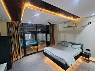 Luxe poolside farmhouse -J House - 1