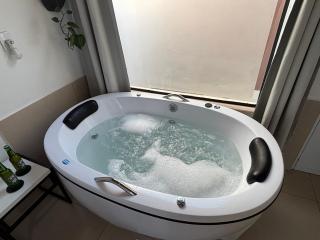 Ofurô com hidromassagem aquecida - 0