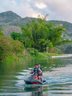 Descanso Bajo La Piedra Del Peñol - 6