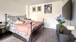 New Modern Detached House with 5bdr Glasgow - 4