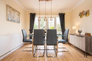 Stylish Three Bedroom Property With Parking - 7