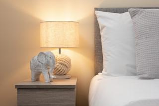 Stylish Three Bedroom Property With Parking - 1