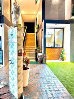 Kata Noi Bay Inn - Kata Beach - 1