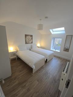 2 Bed Apartment with Harbour Views Apt 3 - 2